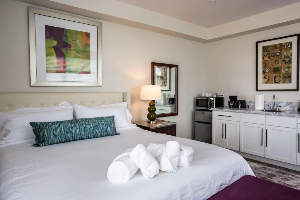 Inn Next To Downtown - Cali King Size *